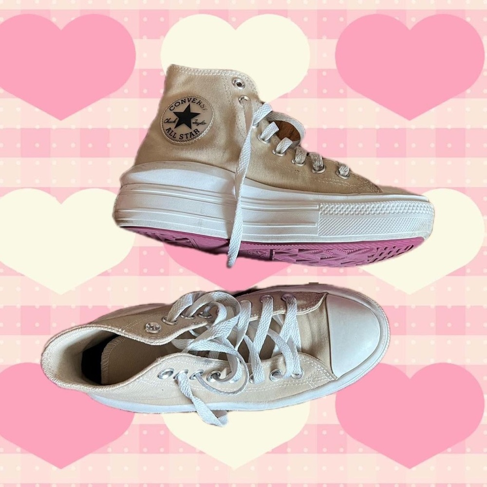 Chuck Taylor All Star Move Platform Seasonal Color. Size 6 women’s